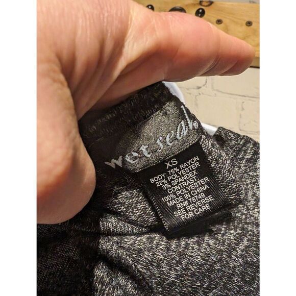 Wet seal sheer back top size xs - Picture 4 of 4